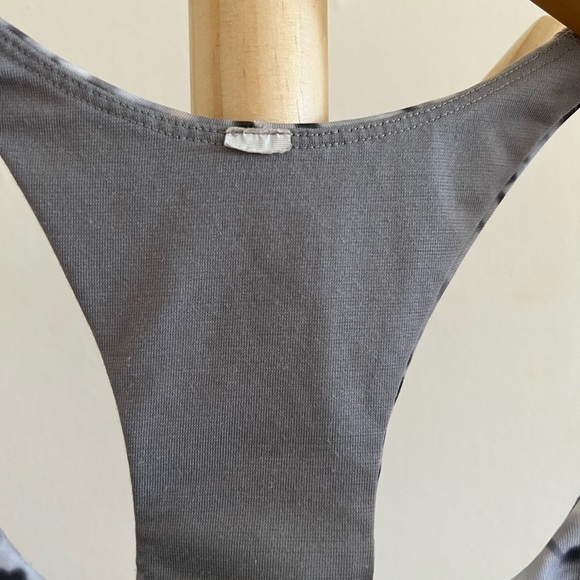 Lululemon sports bra. Good used condition. Minor piling. See photos - Picture 4 of 7